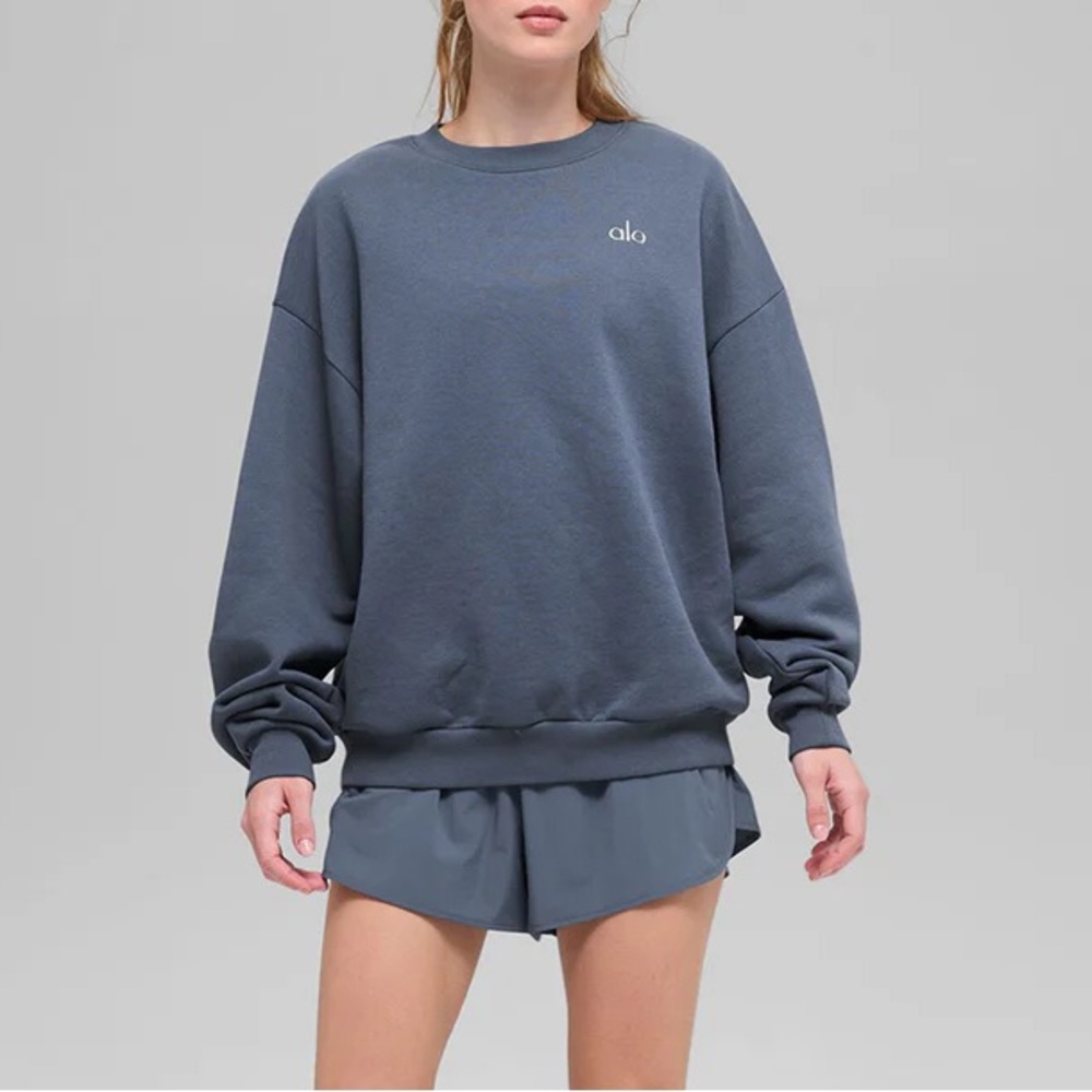 Alo Accolade Crewneck in Bluestone